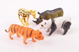 Set 4 animales plasticos con jirafa (3).jpg